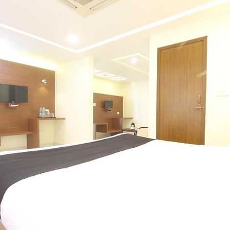 Divines Business Hotel Kuzhittura ภายนอก รูปภาพ