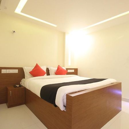 Divines Business Hotel Kuzhittura ภายนอก รูปภาพ