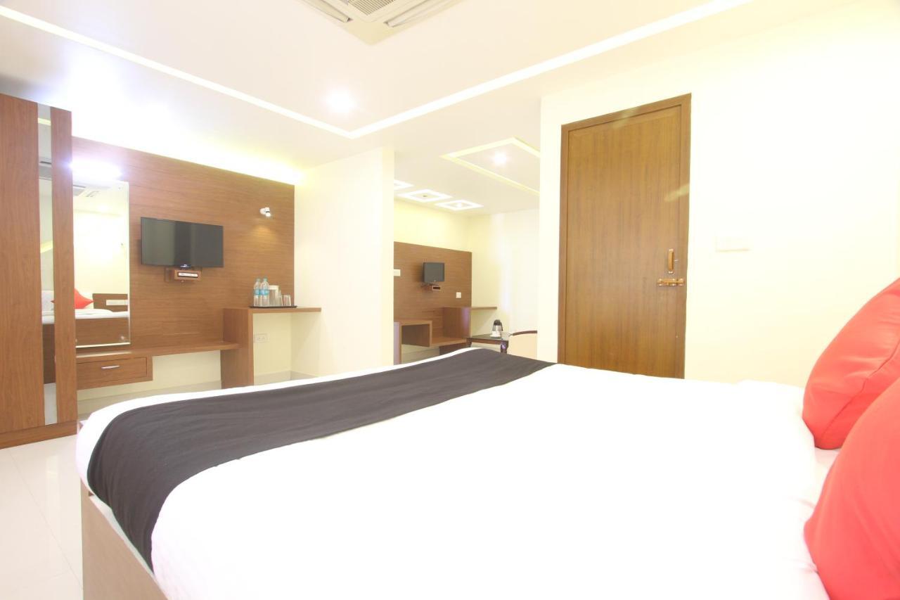 Divines Business Hotel Kuzhittura ภายนอก รูปภาพ